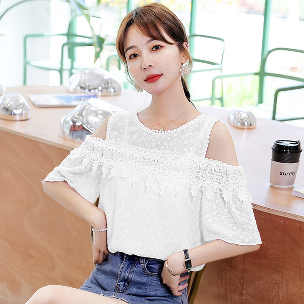 Bluza de dama cu elemente din dantela si decolteu oval