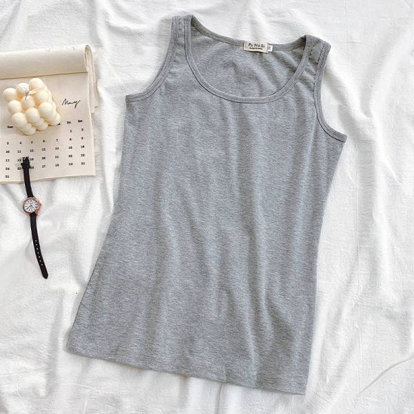 Vienkāršs sieviešu modelis ar apaļu kakla izgriezumu