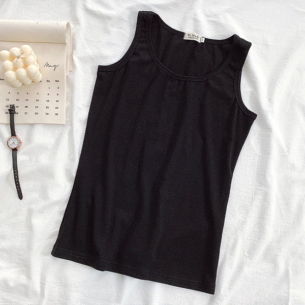 Vienkāršs sieviešu modelis ar apaļu kakla izgriezumu