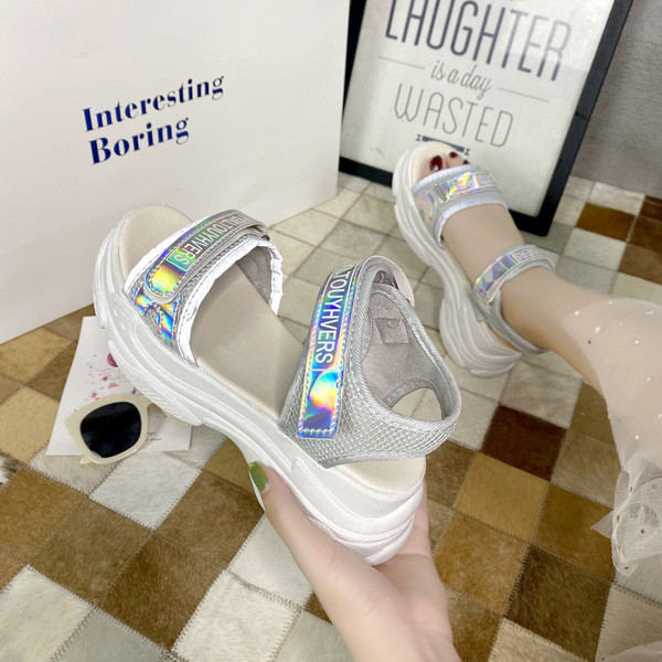 Sieviešu sandales ar augstām zolēm un velcro