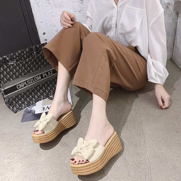 Papuci moderni de dama cu platforma si panglica