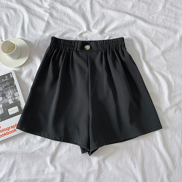 Női rövidnadrág elasztikus derékkal és gombbal