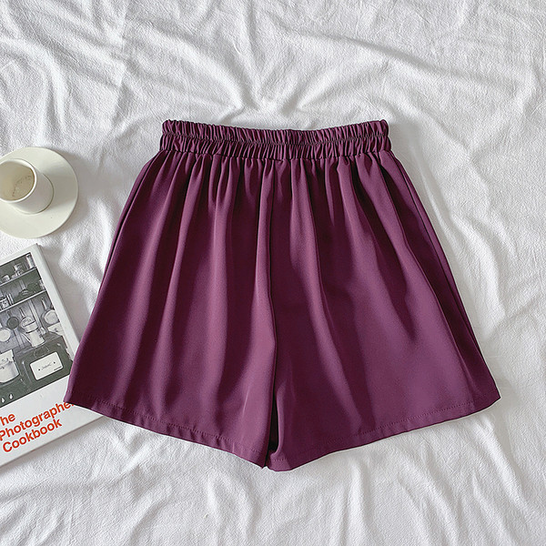 Női rövidnadrág elasztikus derékkal és gombbal