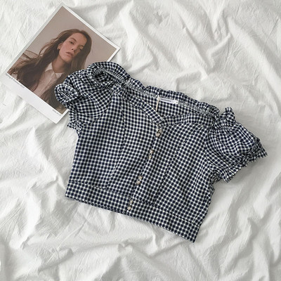 Cămașă scurtă de damă cu mâneci scurte și nasturi