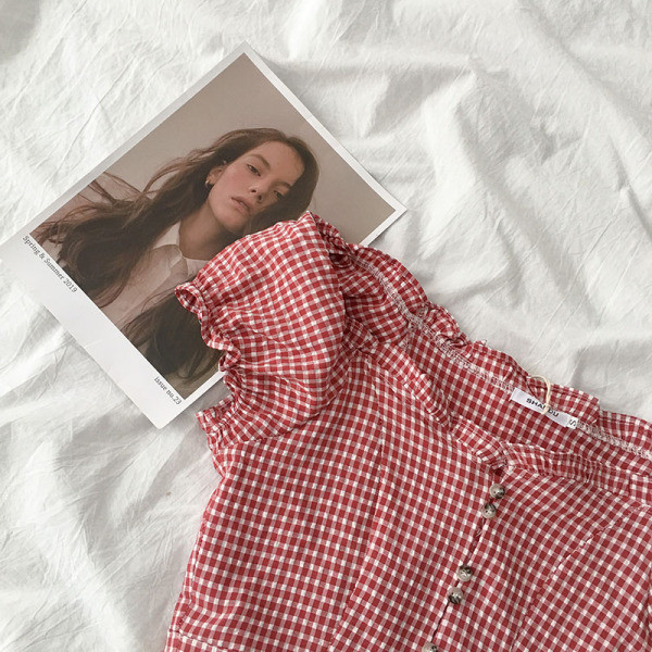 Cămașă scurtă de damă cu mâneci scurte și nasturi