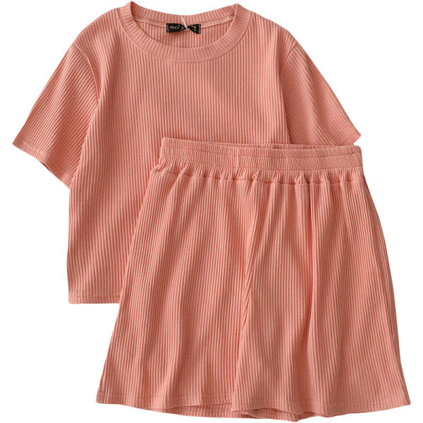 Set pentru femei din două părți - pantaloni scurți și un tricou