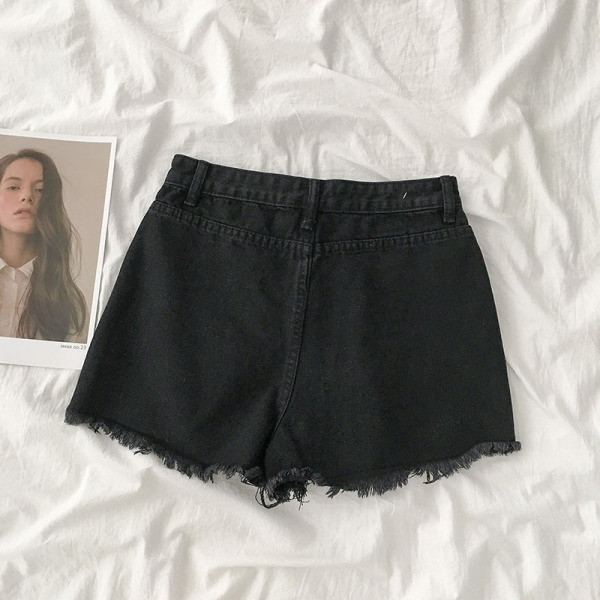 Naiste lühikeste teksade lai mudel taskute ja rebenenud motiividega