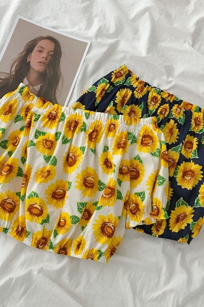 Bluza de dama cu motive florale si decolteu barca