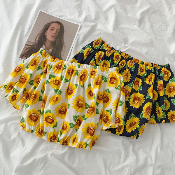 Bluza de dama cu motive florale si decolteu barca