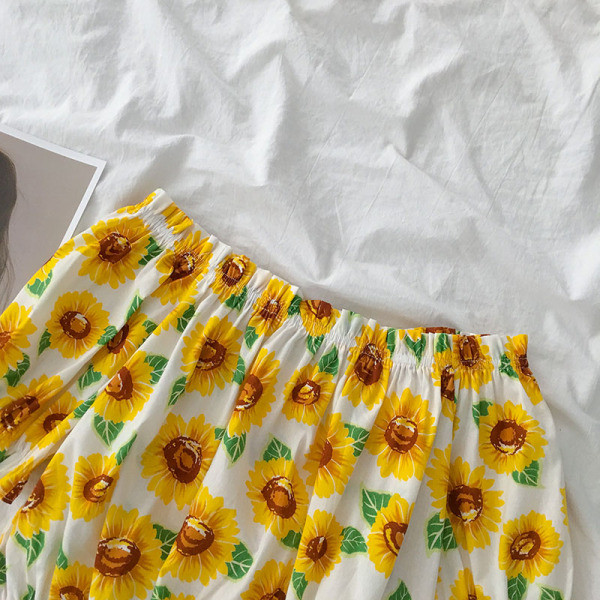 Bluza de dama cu motive florale si decolteu barca