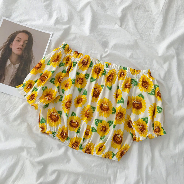 Bluza de dama cu motive florale si decolteu barca