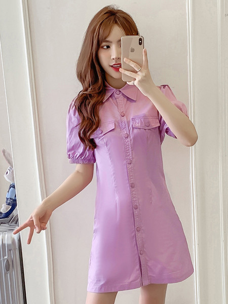 Naiste kleit nööpidega ja lahtise seljaga paelaga