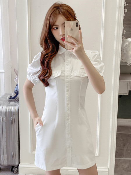 Naiste kleit nööpidega ja lahtise seljaga paelaga