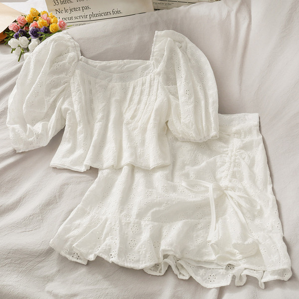 Μοντέρνο γυναικείο σετ  μπλούζα και φούστα