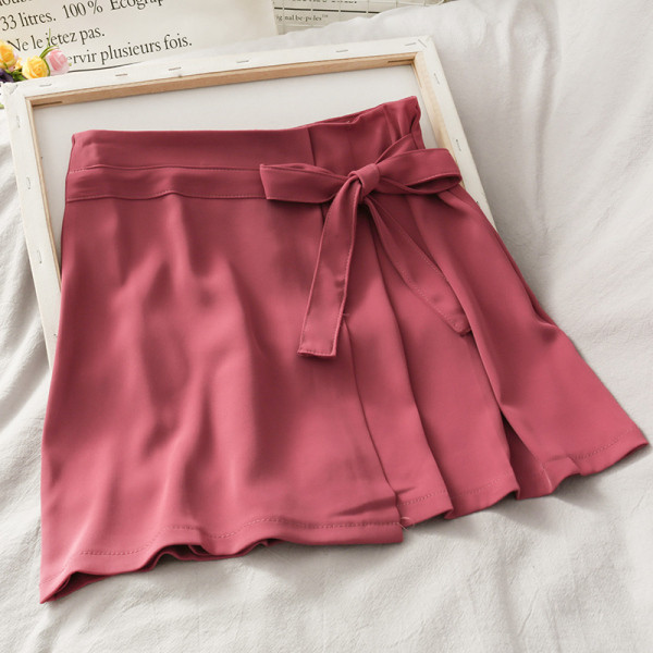 Μοντέρνα γυναικεία φούστα με πλισέ μέρος και κορδέλα