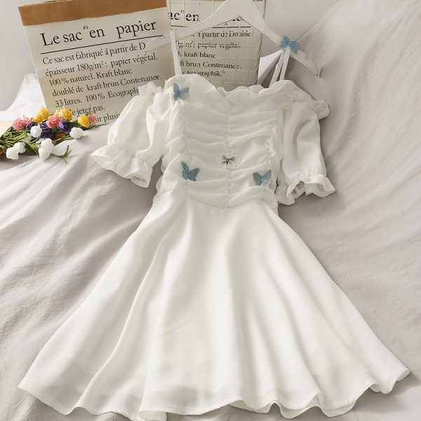 Valge naiste kleit aplikatsioonidega