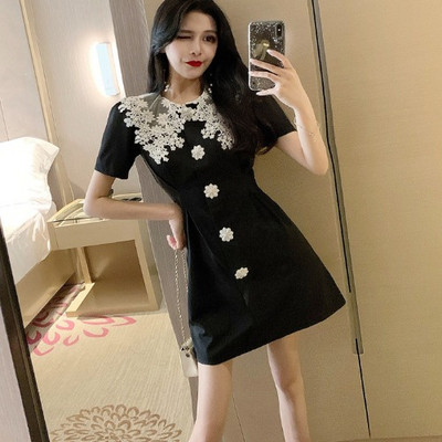 Lühike naiste kleit pitsiga