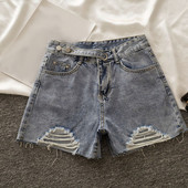 Къси дамски дънкови панталони със скъсани мотиви и регулираща се талия