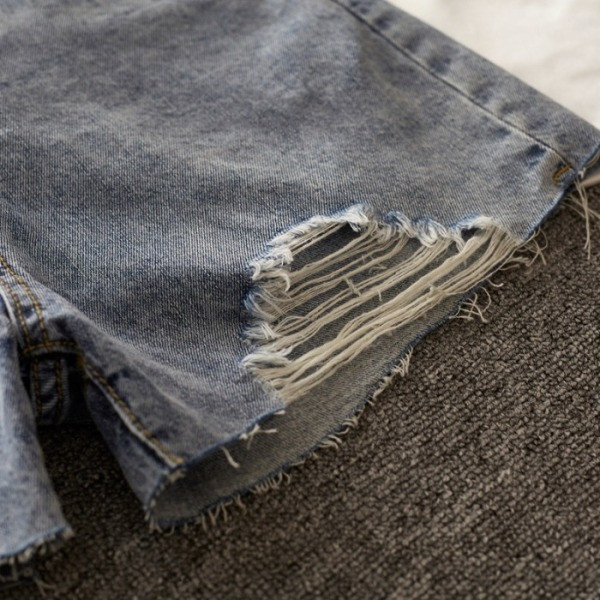 Къси дамски дънкови панталони със скъсани мотиви и регулираща се талия 