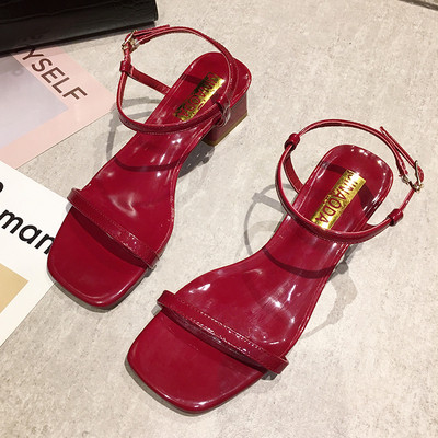 Sandale de dama din piele lacuita cu toc patrat jos