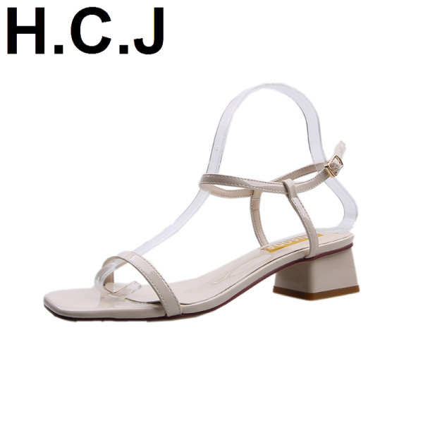 Sandale de dama din piele lacuita cu toc patrat jos