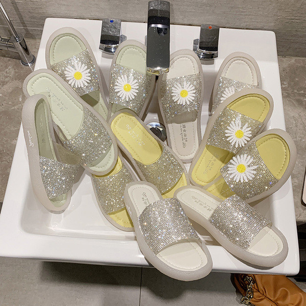 Naiste suvised sussid kaks mudelit - värvilise tikandi ja kivikestega