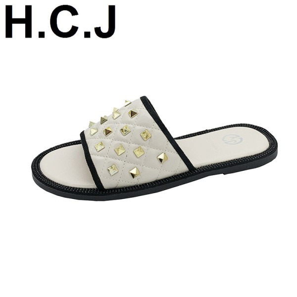 Model nou de papuci de dama din piele cu element metalic