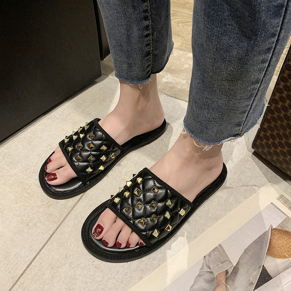 Model nou de papuci de dama din piele cu element metalic