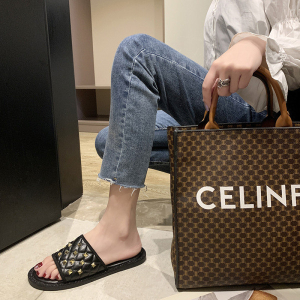 Model nou de papuci de dama din piele cu element metalic