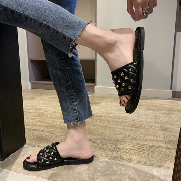 Model nou de papuci de dama din piele cu element metalic