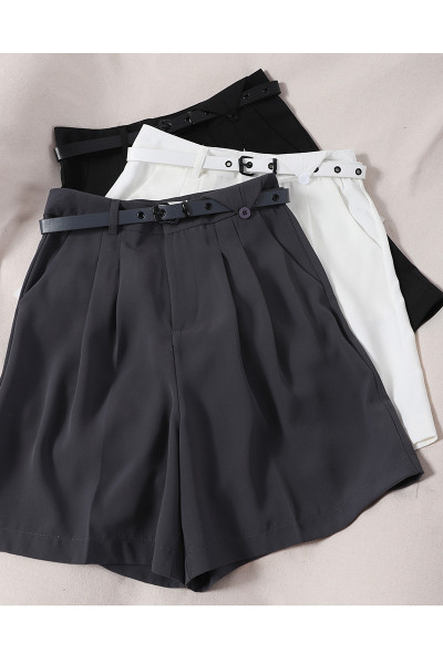 Stilīgs šortu plats modelis ar augstu vidukli un jostu