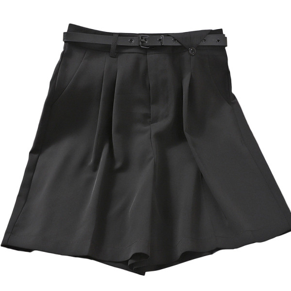 Stilīgs šortu plats modelis ar augstu vidukli un jostu