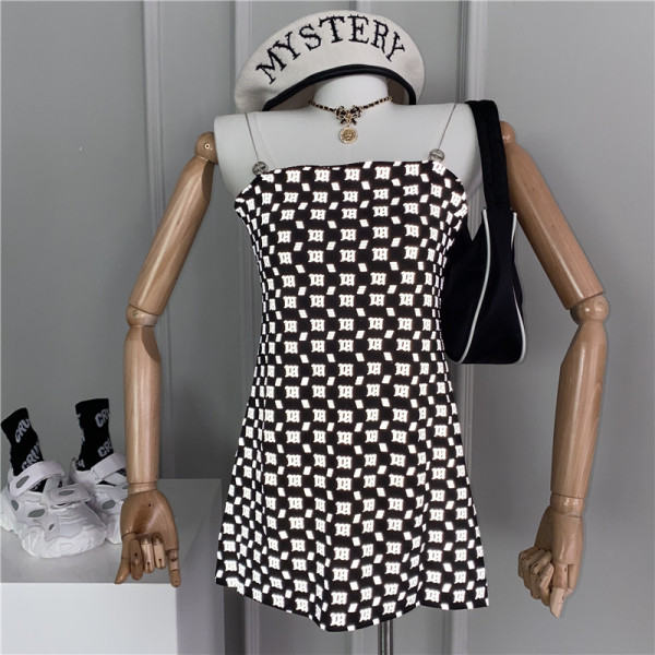 Moodne naiste kleit ketirihmadega ja helkurefektiga