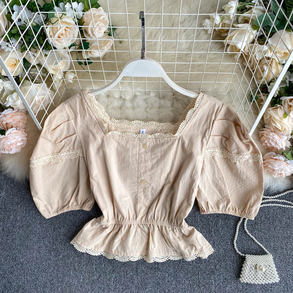 Ευρεία γυναικεία μπλούζα με τετράγωνο ντεκολτέ