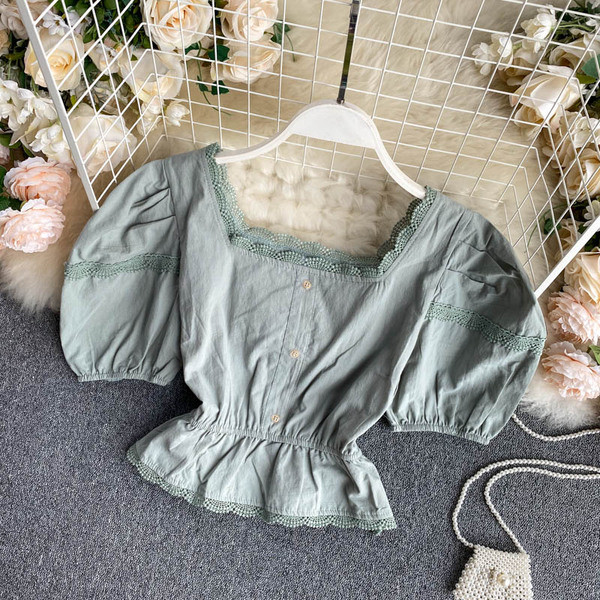 Ευρεία γυναικεία μπλούζα με τετράγωνο ντεκολτέ