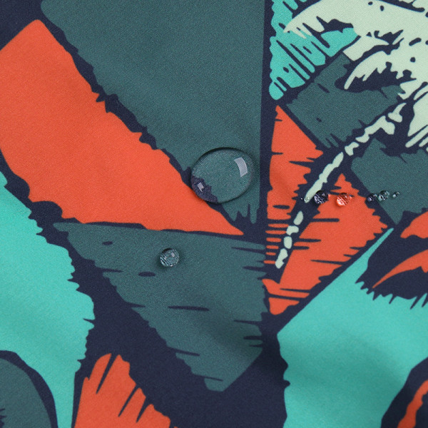 Vīriešu pludmales šorti ar elastīgu jostasvietu un labi ar palmām