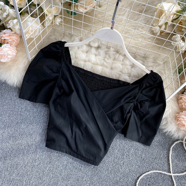 Bluză scurtă de damă cu decolteu spitz