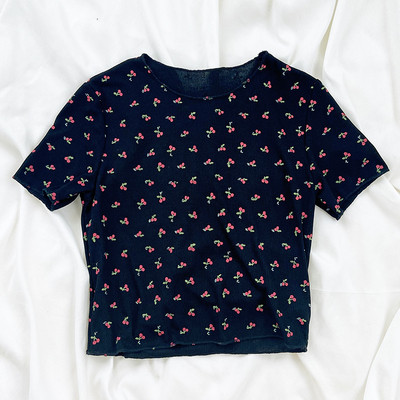 Γυναικείο μπλουζάκι με κοντά μανίκια και οβάλ λαιμόκοψη