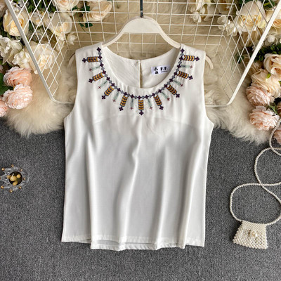 Γυναικεία μπλούζα με οβάλ ντεκολτέ και κέντημα