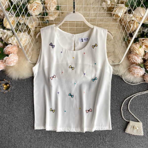 Top de damă din șifon cu broderie