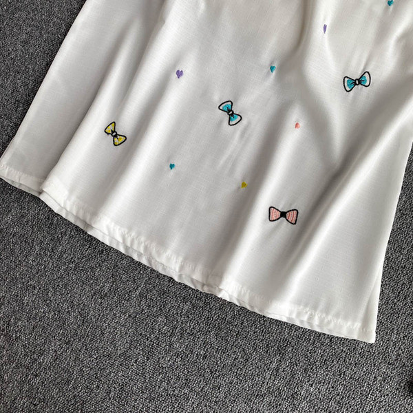 Top de damă din șifon cu broderie