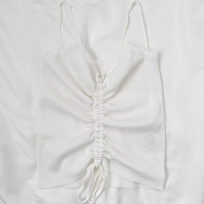 Μοντέρνα γυναικεία μπλούζα με κορδόνια και λαιμόκοψη