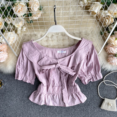 Moodne naiste lühikeste varrukate ja paelaga pluus