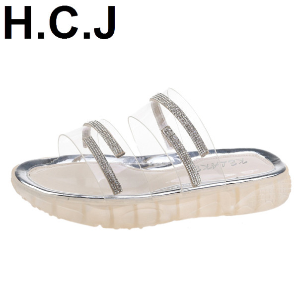 Női papucs magas lapos talppal, köves elemmel