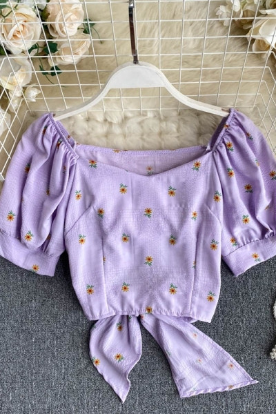 Bluză de damă modernă cu mâneci căzute și broderie