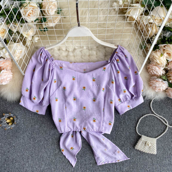 Bluză de damă modernă cu mâneci căzute și broderie