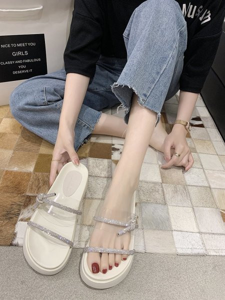 Sieviešu čības ar augstām zolēm un silikona siksniņu