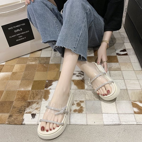 Sieviešu čības ar augstām zolēm un silikona siksniņu