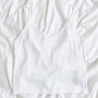 Naiste topp spits-kaelusega ja õhukeste rihmadega