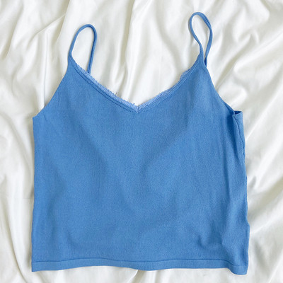 Naiste topp spits-kaelusega ja õhukeste rihmadega